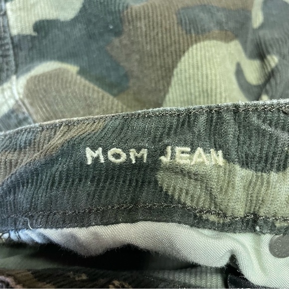 American Eagle Green Camo Corduroy Super Stretch Mom Jean Pants Womens Size 6 - Picture 9 of 10